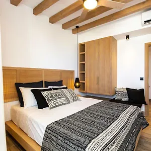 Apartahotel Theros, Rétino